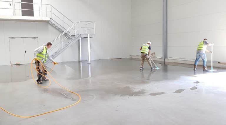 professional cleaning services team 768x425 1